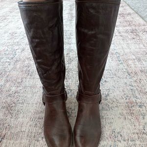 Frye Phillip harness boots size 8 in great condition
